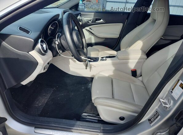 WDDSJ4EB2HN455802 2017 MERCEDES-BENZ CLA-CLASS Silver Vista interior delantera