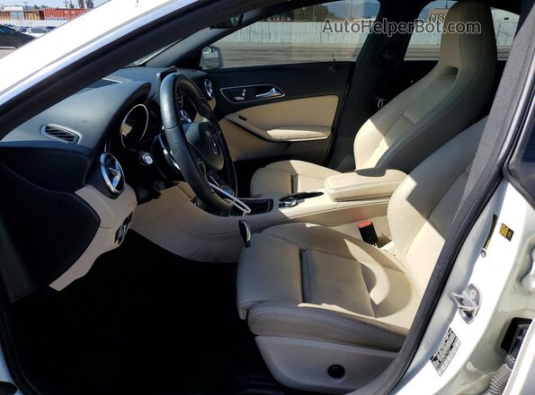 WDDSJ4EB4JN619637 2018 MERCEDES-BENZ CLA-CLASS White Вид салону спереду