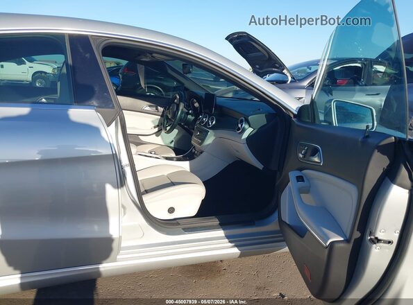 WDDSJ4EB5JN592898 2018 MERCEDES-BENZ CLA 250 Silver Vista interior delantera