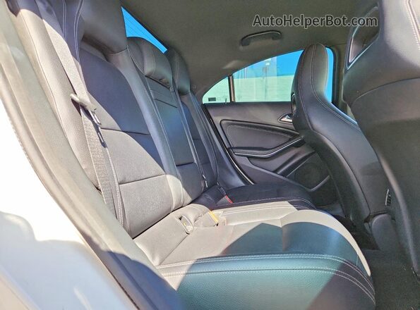 WDDSJ4EB5KN719537 2019 MERCEDES-BENZ CLA-CLASS White უკანა სავარძლების ხედი