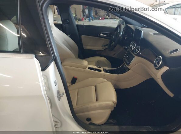 WDDSJ4EB8JN594693 2018 MERCEDES-BENZ CLA 250 White წინა სალონის ხედი