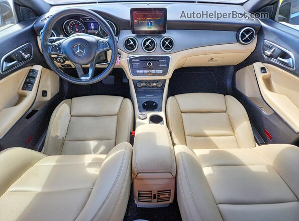 WDDSJ4EBXHN437371 2017 MERCEDES-BENZ CLA-CLASS Black Vista del salpicadero