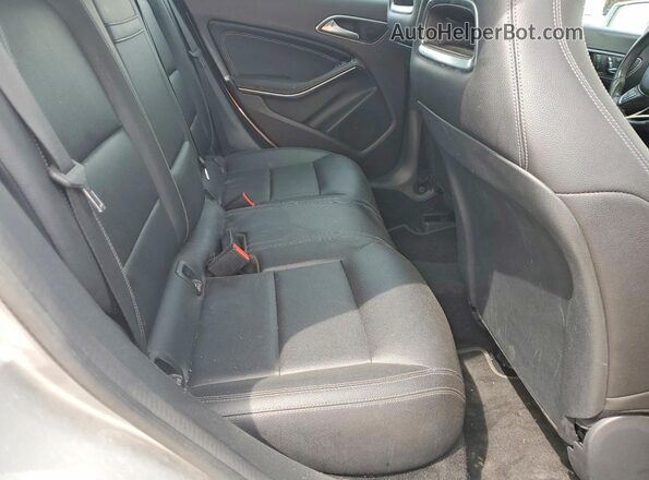 WDDSJ4GB1KN720469 2019 MERCEDES-BENZ CLA-CLASS Серебряный Вид задних сидений