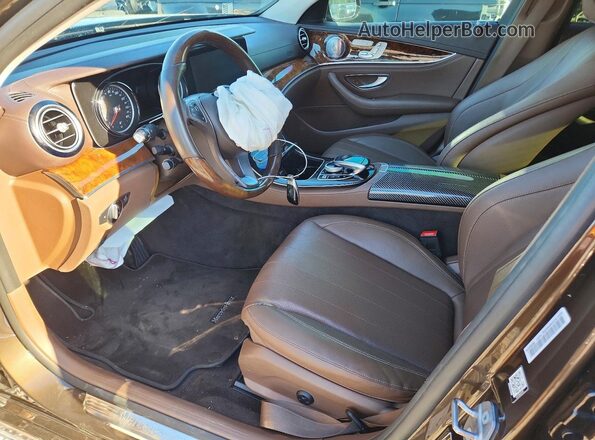 WDDZF4JB4HA097857 2017 MERCEDES-BENZ E Коричневый Вид салона спереди