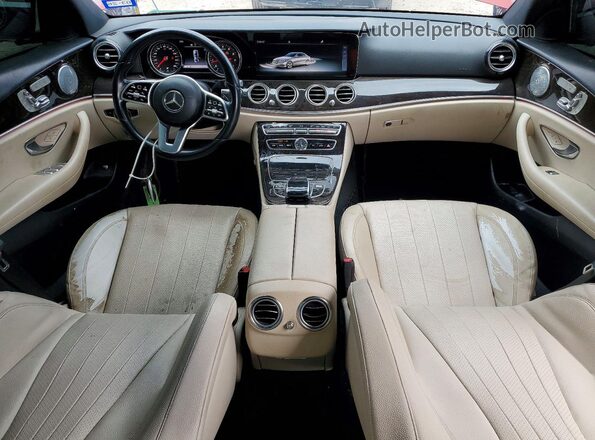 WDDZF4JB4KA520055 2019 MERCEDES-BENZ E Red Vista del salpicadero