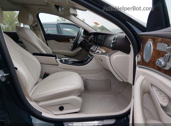 WDDZF4KB0HA273303 2017 MERCEDES-BENZ E-CLASS Синий Вид салона спереди