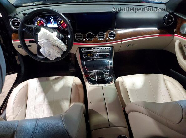 WDDZF4KB5HA011776 2017 MERCEDES-BENZ E Черный Вид панели приборов