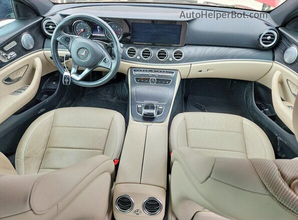 WDDZF4KB6JA336541 2018 MERCEDES-BENZ E Красный Вид панели приборов