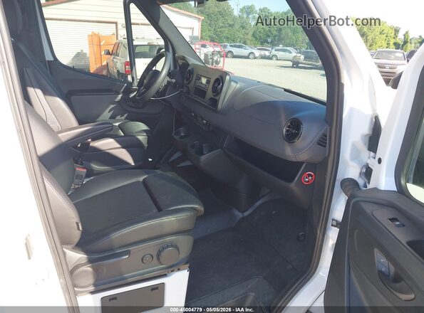 WDZPF0CD7KP108699 2019 MERCEDES-BENZ SPRINTER White Front interior view