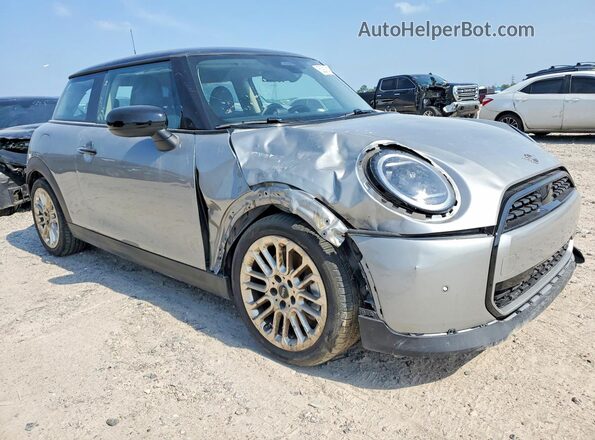 WMW13GD09S2W75039 2025 MINI COOPER Серебряный Передняя правая четверть