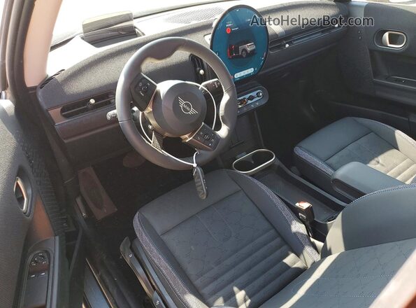 WMW13GD09S2W75039 2025 MINI COOPER Серебряный Вид панели приборов
