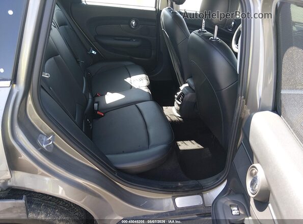 WMWLU1C34H2F28685 2017 MINI CLUBMAN Бежевый Вид наклейки с VIN-кодом