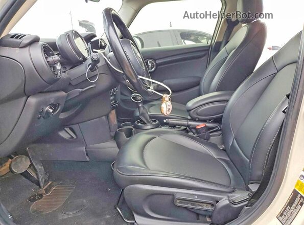 WMWXU1C55J2F79895 2018 MINI COOPER Кремовый Вид салона спереди