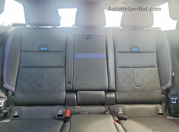 WMZ23GA00T7V31167 2026 MINI COUNTRYMAN Красный Вид задних сидений
