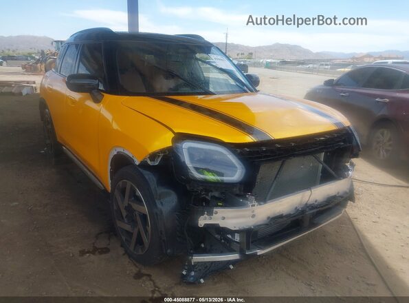 WMZ23GA02S7R17796 2025 MINI COUNTRYMAN Оранжевый Передняя правая четверть
