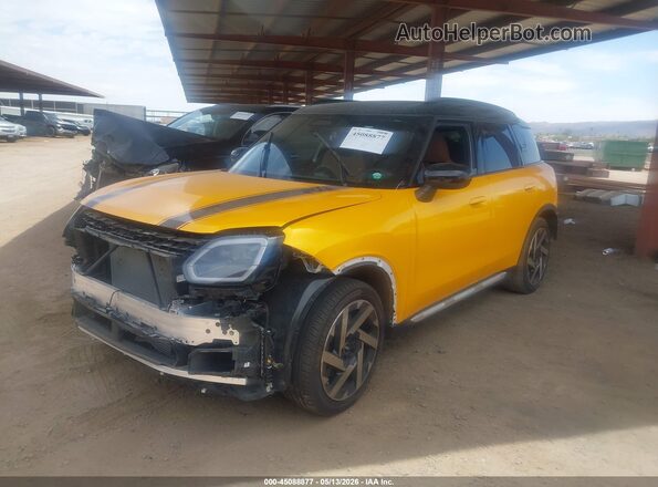 WMZ23GA02S7R17796 2025 MINI COUNTRYMAN Оранжевый Передняя левая четверть