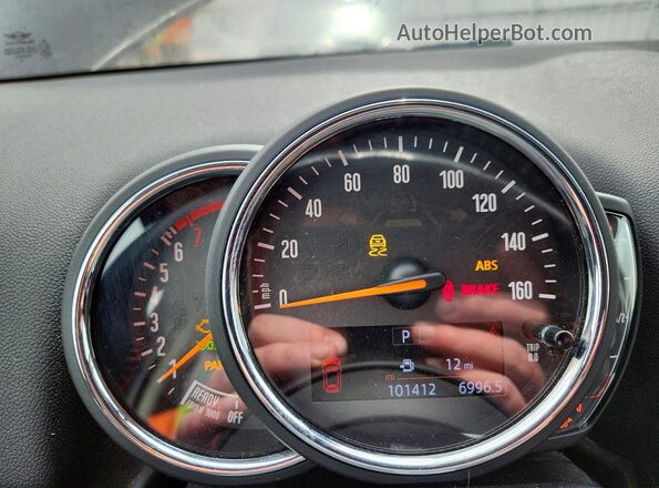 WMZYT3C30J3D99545 2018 MINI COOPER Black Widok zestawu wskaźników