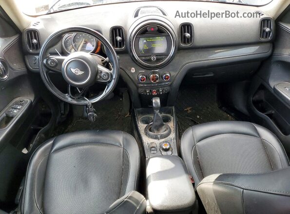 WMZYV5C37H3C02340 2017 MINI COOPER Серый Вид панели приборов