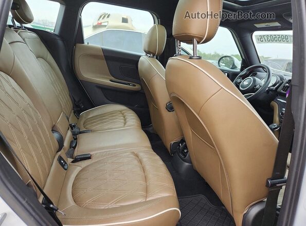 WMZYV5C52K3F58963 2019 MINI COOPER Белый Вид задних сидений