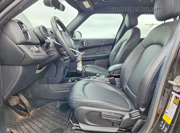 WMZYW5C01L3M28057 2020 MINI COOPER Черный Вид салона спереди