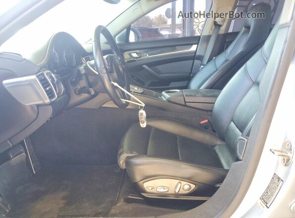 WP0AA2A71GL002129 2016 PORSCHE PANAMERA Серебряный Вид салона спереди