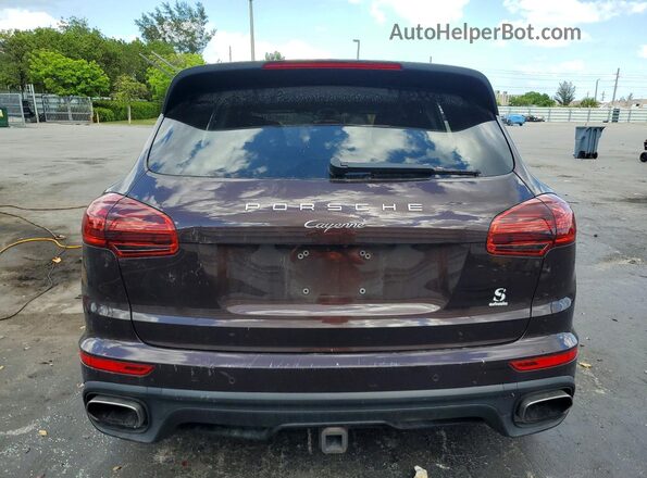 WP1AA2A2XHKA91838 2017 PORSCHE CAYENNE Бордовый Вид сзади