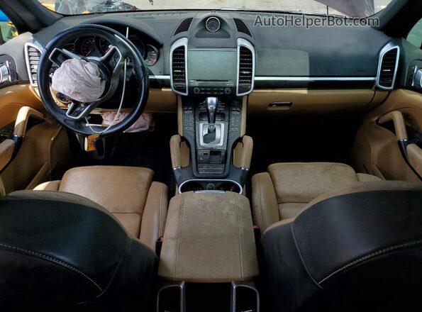 WP1AA2A2XHKA91838 2017 PORSCHE CAYENNE Бордовый Вид панели приборов