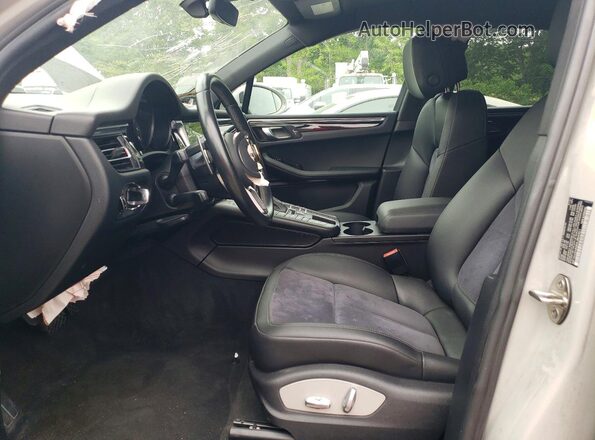 WP1AA2A53MLB04301 2021 PORSCHE MACAN Черный Вид салона спереди
