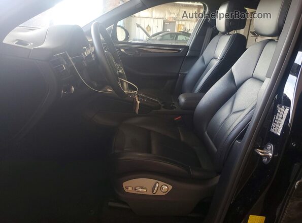 WP1AA2A55LLB10258 2020 PORSCHE MACAN Черный Вид салона спереди