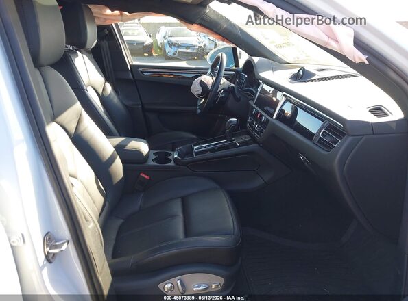 WP1AA2A56PLB21677 2023 PORSCHE MACAN Белый Вид салона спереди