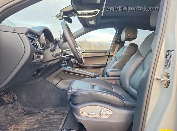 WP1AA2A56SLB13068 2025 PORSCHE MACAN Серый Вид салона спереди