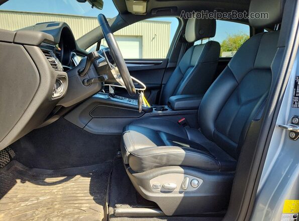 WP1AA2A59KLB02467 2019 PORSCHE MACAN Silver Front interior view