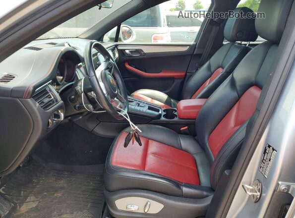 WP1AA2A59LLB01109 2020 PORSCHE MACAN Серебряный Вид салона спереди