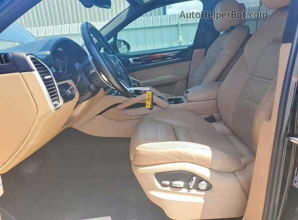 WP1AA2AY0KDA10636 2019 PORSCHE CAYENNE Черный Вид салона спереди