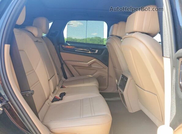 WP1AA2AY0KDA10636 2019 PORSCHE CAYENNE Черный Вид задней части салона