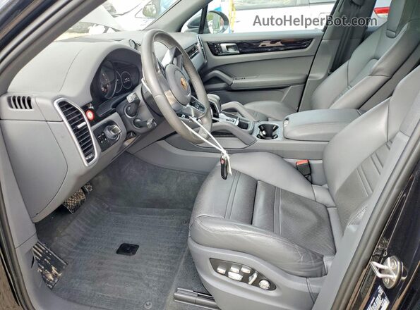 WP1AA2AY0KDA12578 2019 PORSCHE CAYENNE Black Widok wnętrza z przodu