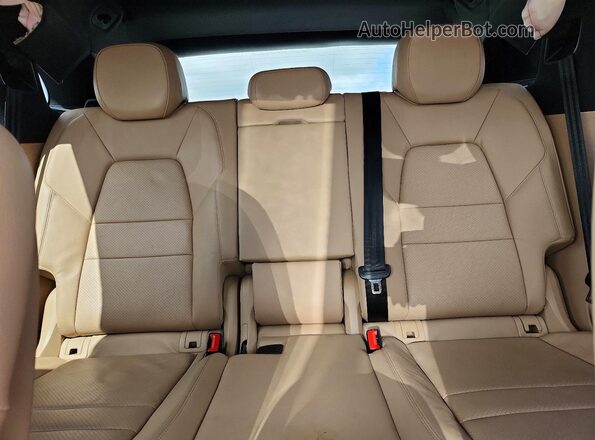 WP1AA2AY2LDA01809 2020 PORSCHE CAYENNE Black Widok tylnych siedzeń