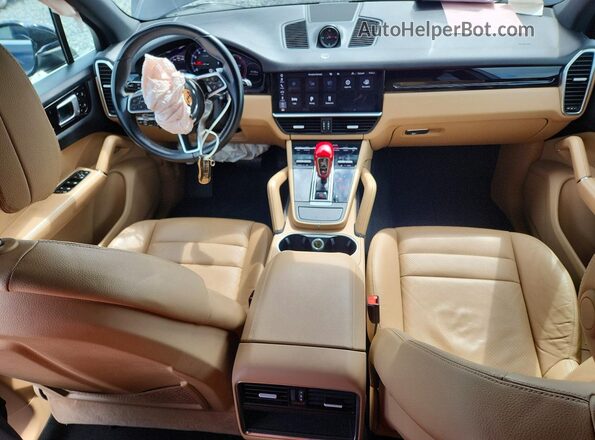 WP1AA2AY2LDA01809 2020 PORSCHE CAYENNE Black Widok deski rozdzielczej