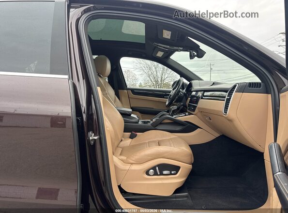 WP1AA2AY2MDA03187 2021 PORSCHE CAYENNE Коричневый Вид салона спереди