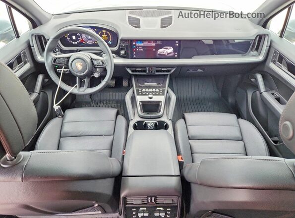 WP1AA2AY3SDA02305 2025 PORSCHE CAYENNE Silver Widok deski rozdzielczej
