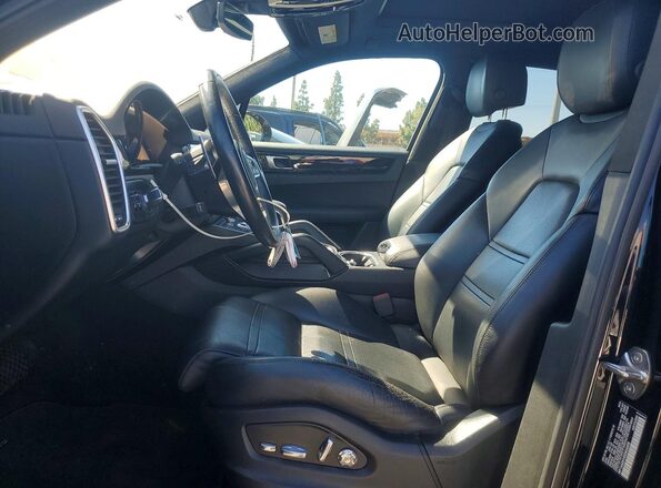WP1AA2AY4KDA06508 2019 PORSCHE CAYENNE Черный Вид салона спереди