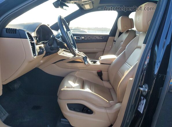 WP1AA2AY4NDA05461 2022 PORSCHE CAYENNE Черный Вид салона спереди