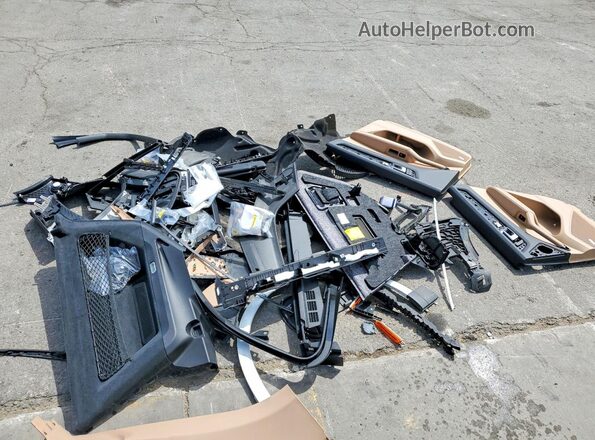 WP1AA2AY4PDA10498 2023 PORSCHE CAYENNE White Widok naklejki z numerem VIN