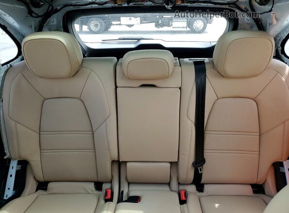 WP1AA2AY4PDA10498 2023 PORSCHE CAYENNE White Widok tylnych siedzeń