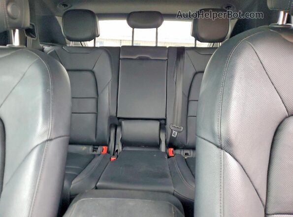 WP1AA2AY4RDA08771 2024 PORSCHE CAYENNE Beige Rear seats view