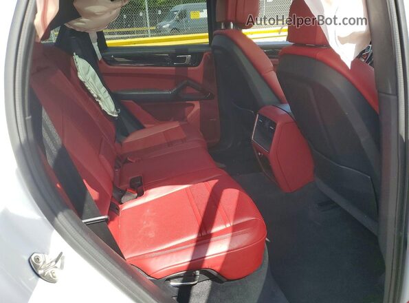 WP1AA2AY5MDA01577 2021 PORSCHE CAYENNE Белый Вид задней части салона