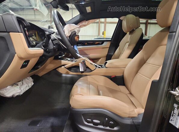 WP1AA2AY5RDA13848 2024 PORSCHE CAYENNE Черный Вид салона спереди