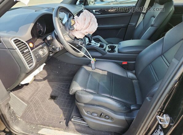 WP1AA2AY6PDA05349 2023 PORSCHE CAYENNE Черный Вид салона спереди