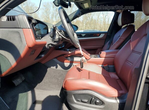 WP1AA2AY6RDA03815 2024 PORSCHE CAYENNE Черный Вид салона спереди