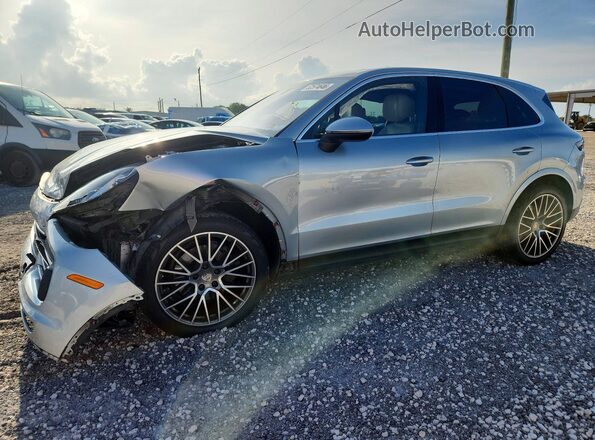 WP1AA2AY7LDA06276 2020 PORSCHE CAYENNE Silver Vista tres cuartos delantera izquierda